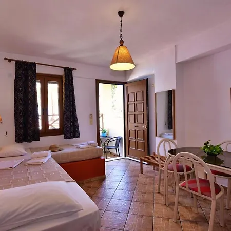 Galissas Studios 公寓式酒店 4*